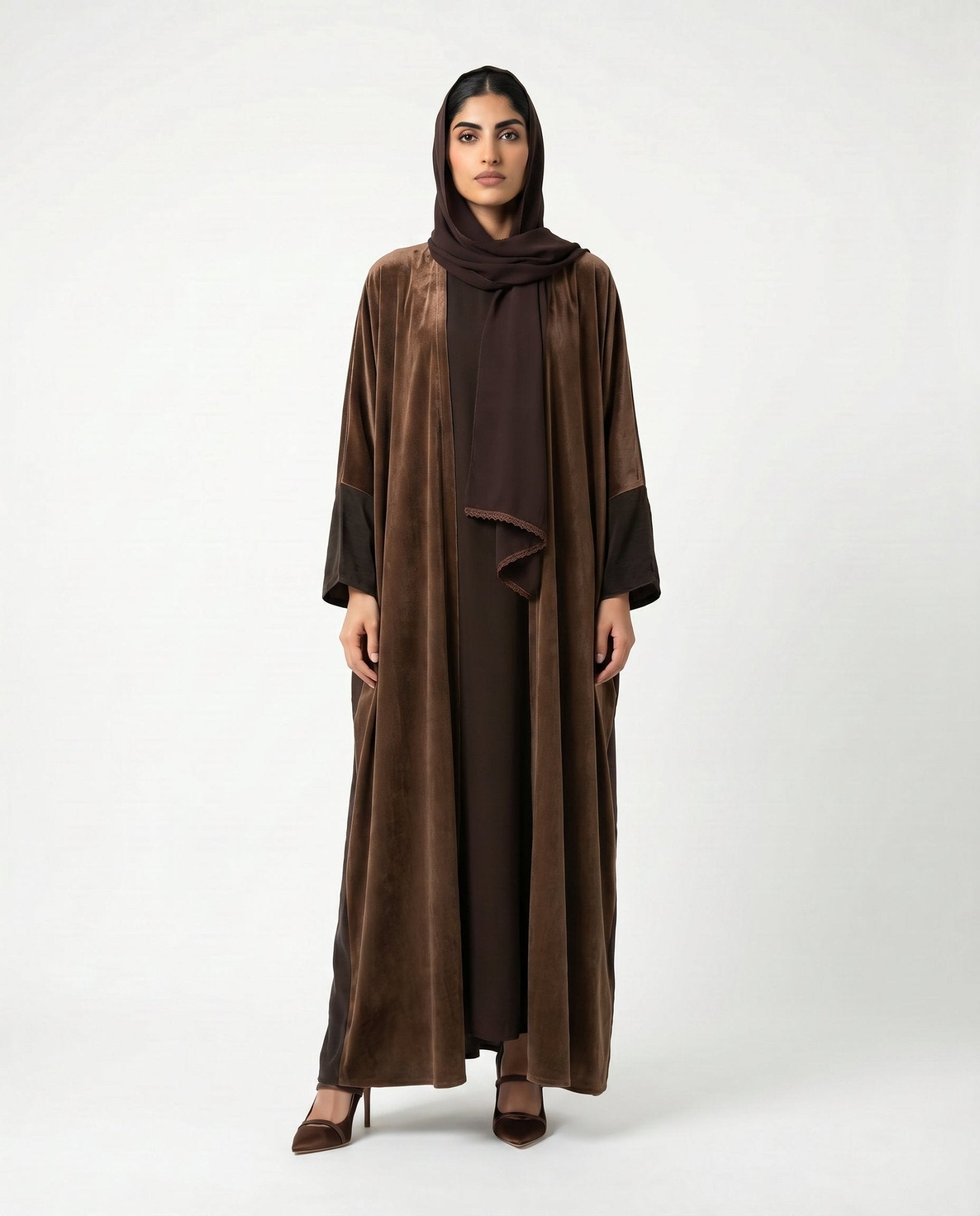 SISOAWSB-BR ABAYA - SARA INTABI - MIRA Y MANO