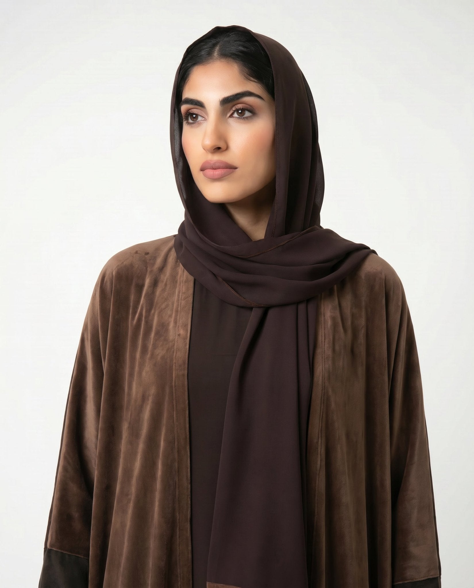 SISOAWSB-BR ABAYA - SARA INTABI - MIRA Y MANO