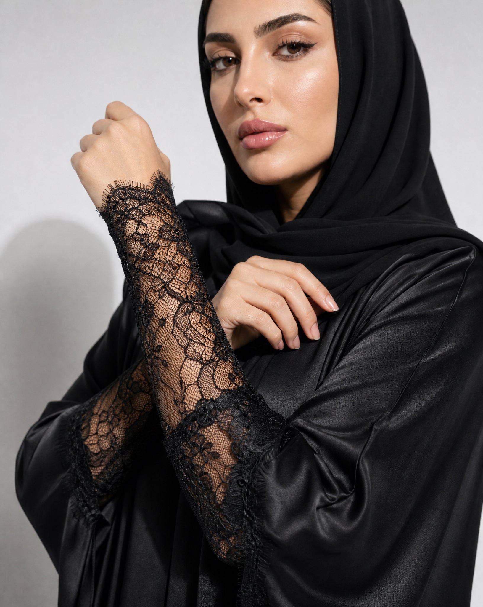 SISOTSLB ABAYA - SARA INTABI - MIRA Y MANO