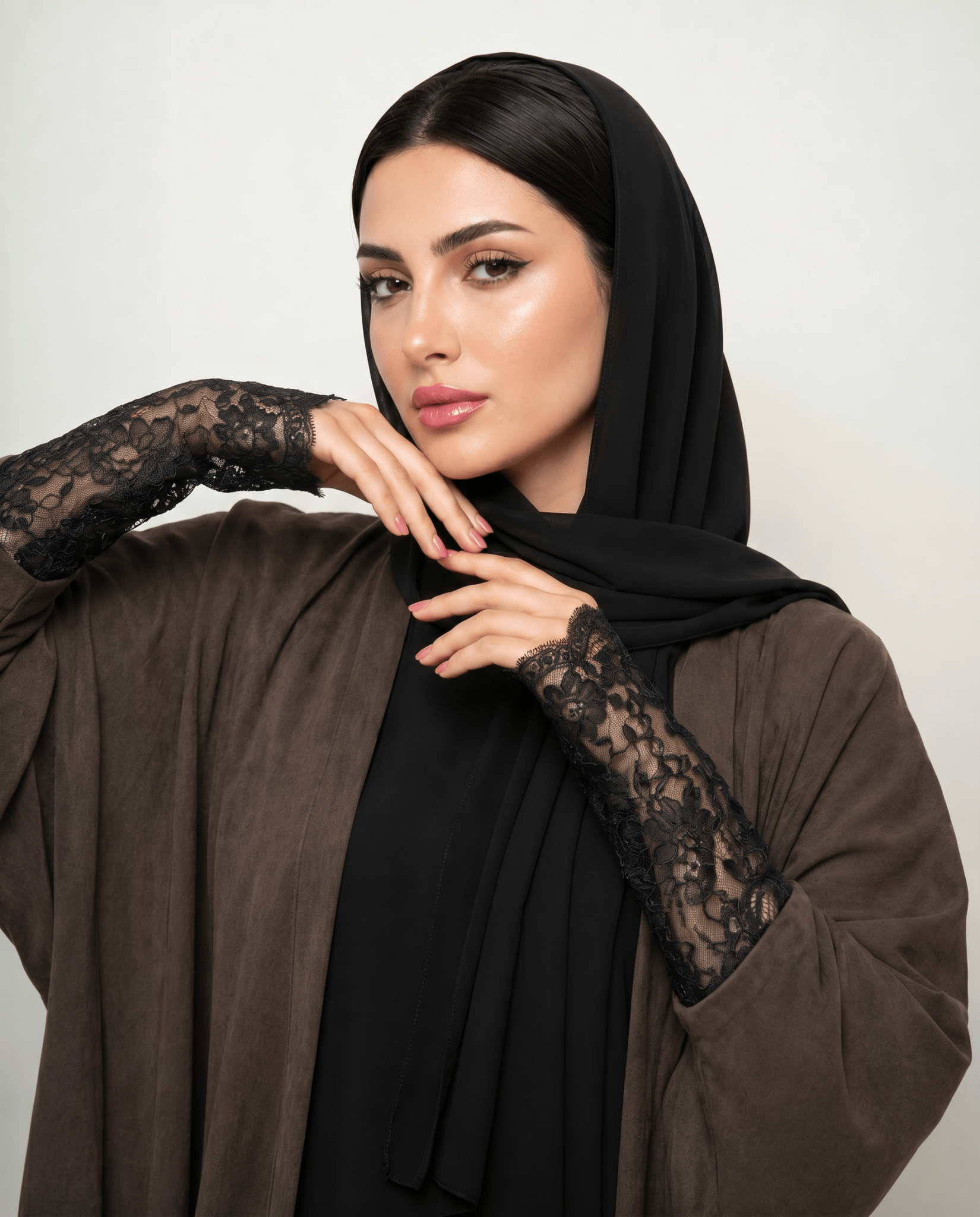 SISOTSLB1 - A ABAYA - SARA INTABI - MIRA Y MANO