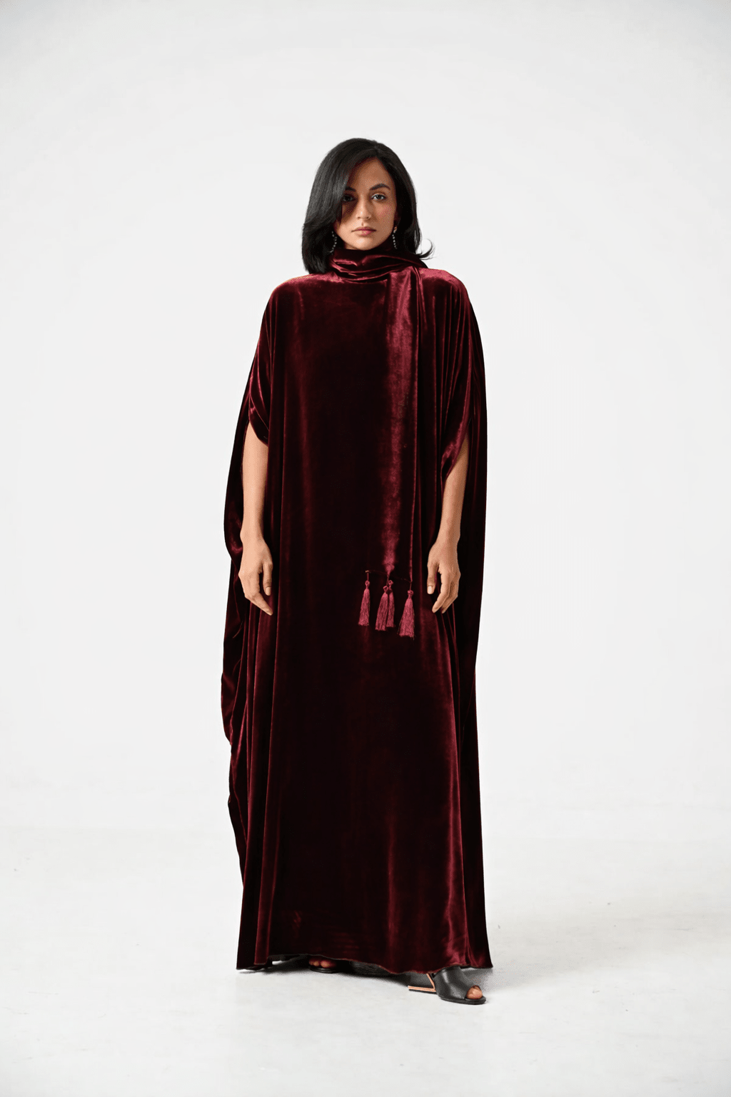 SISWJSHB JALABIAH - SARA INTABI - MIRA Y MANO