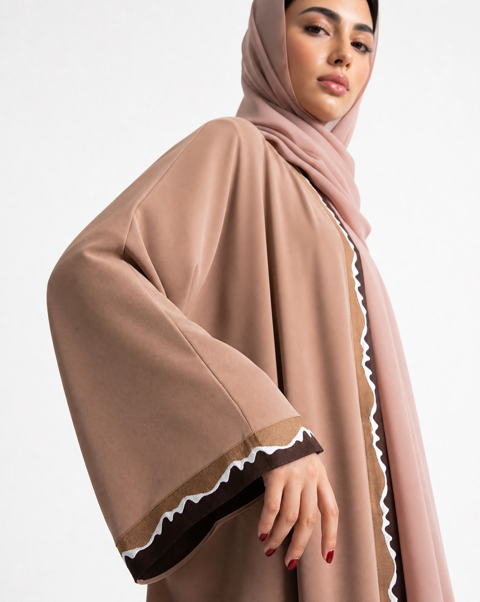 SCYCLE-43 ABAYA - SCYCLE - MIRA Y MANO