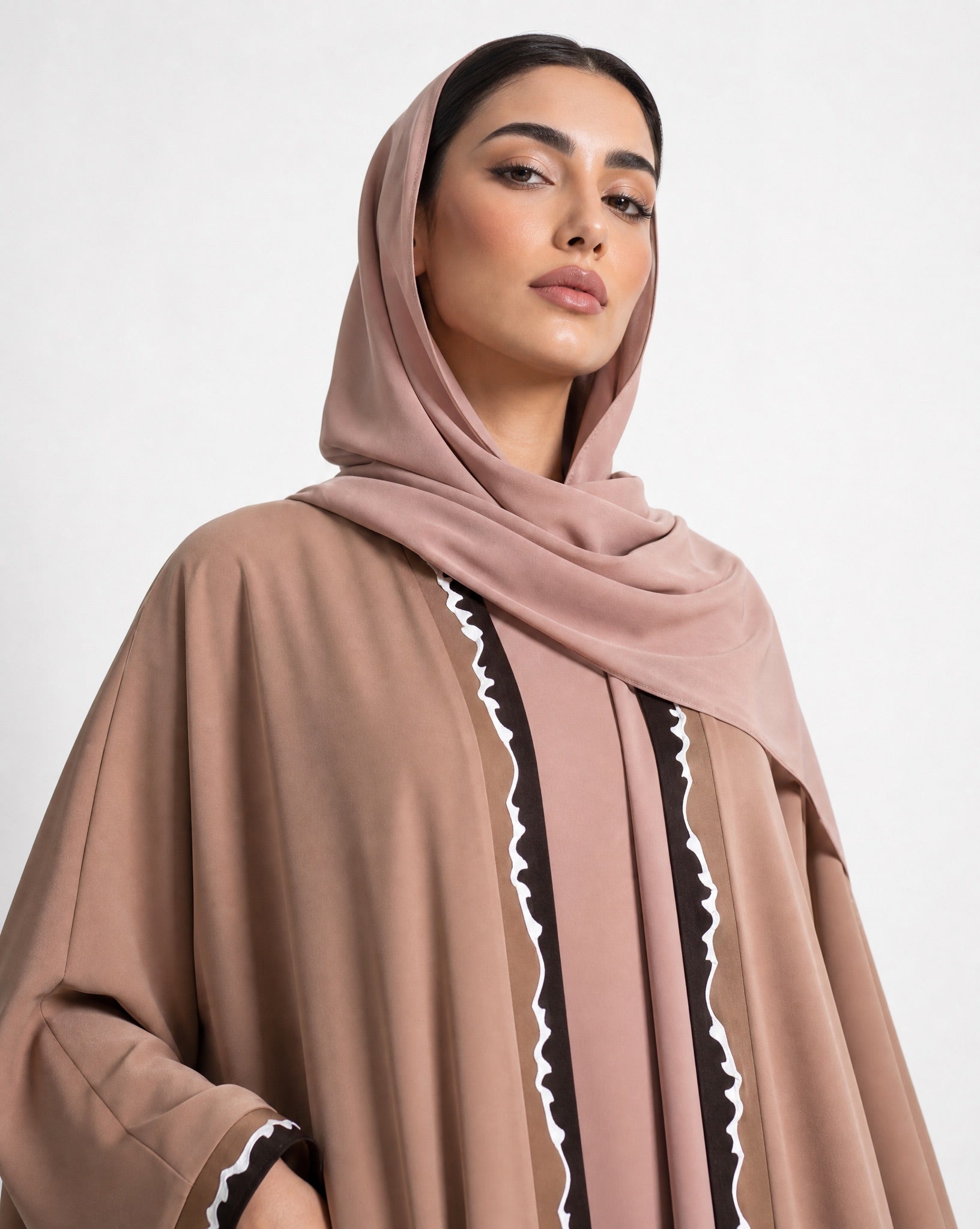 SCYCLE-43 ABAYA - SCYCLE - MIRA Y MANO