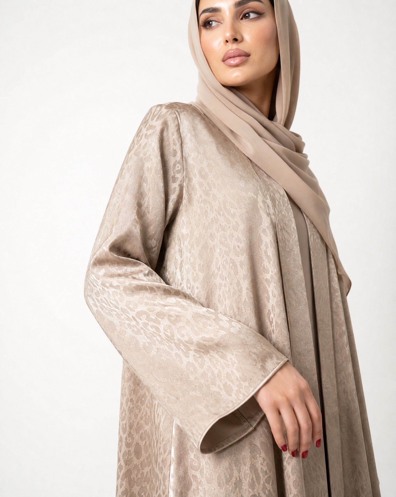 SCYCLE-44 ABAYA - SCYCLE - MIRA Y MANO
