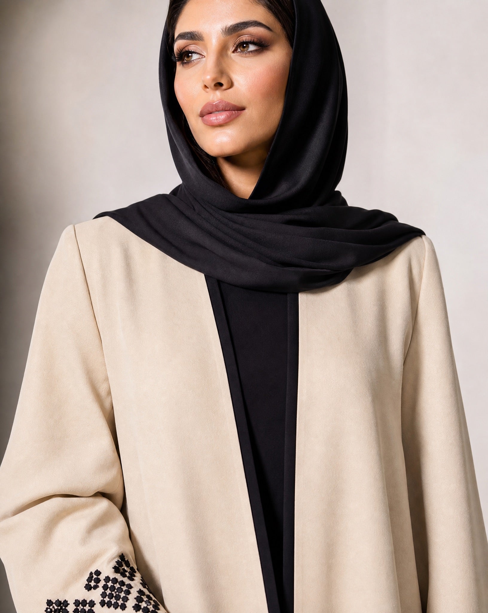 SCYCLE-68 ABAYA - SCYCLE - MIRA Y MANO