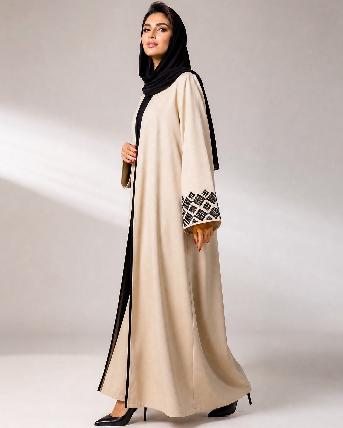 SCYCLE-68 ABAYA - SCYCLE - MIRA Y MANO