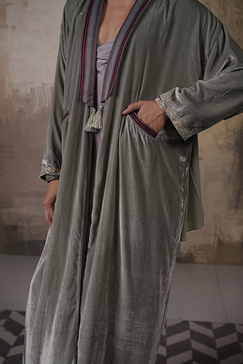 ARWA ABAYA - SR BY SONALI RAMAN - MIRA Y MANO