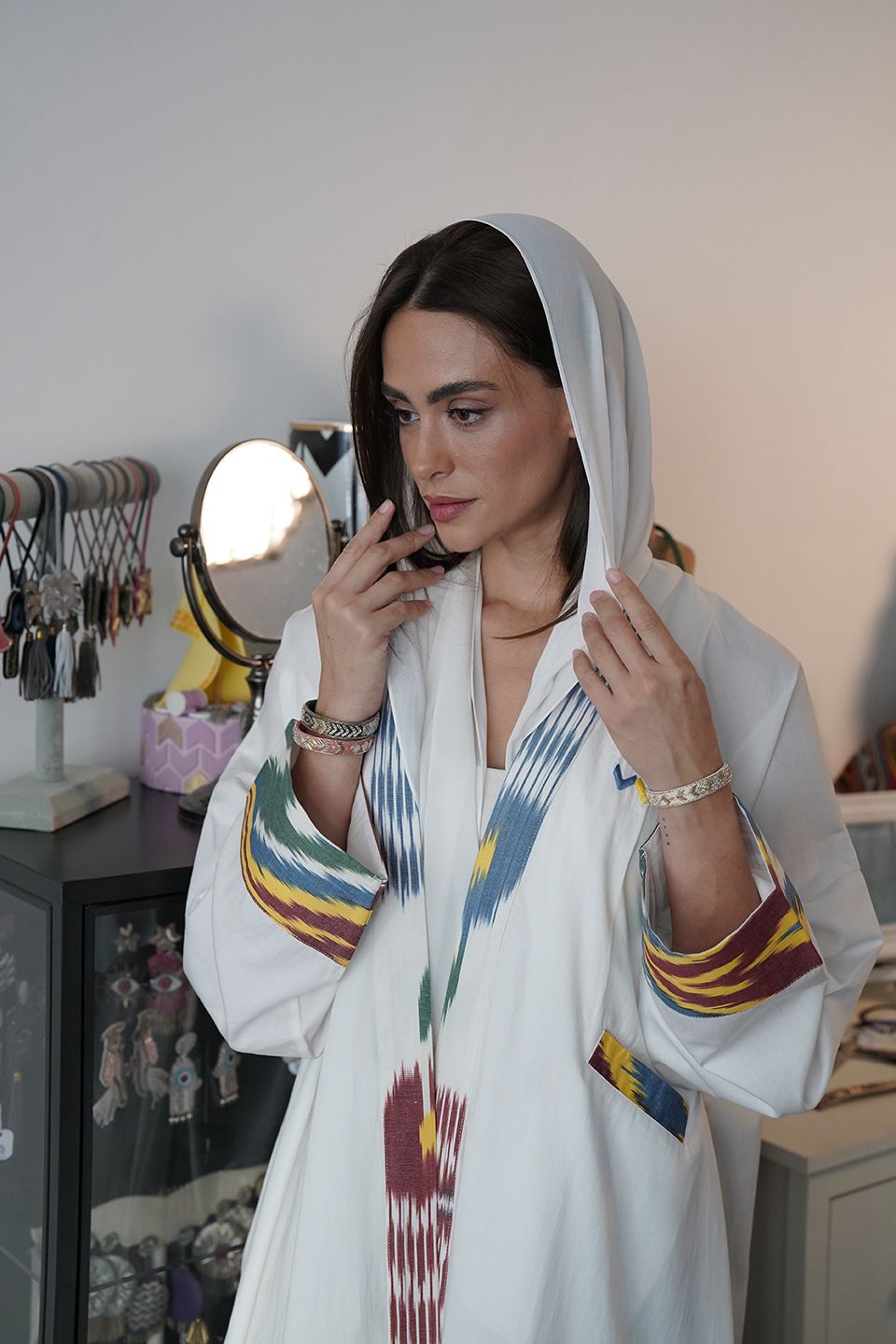 AYRA IVORY ABAYA - SR BY SONALI RAMAN - MIRA Y MANO