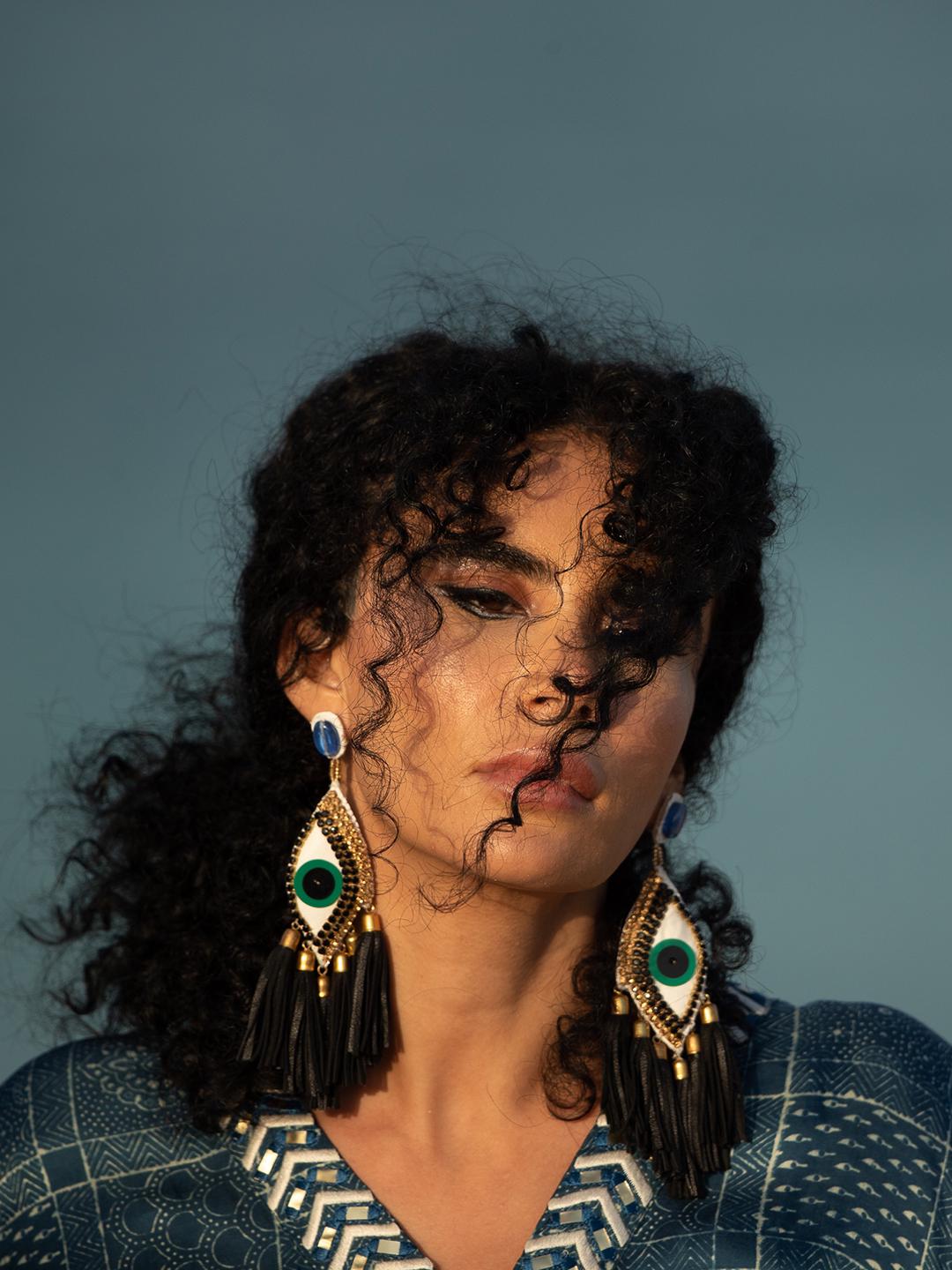 NAZAR WHITE BLACK EARRINGS - SR BY SONALI RAMAN - MIRA Y MANO