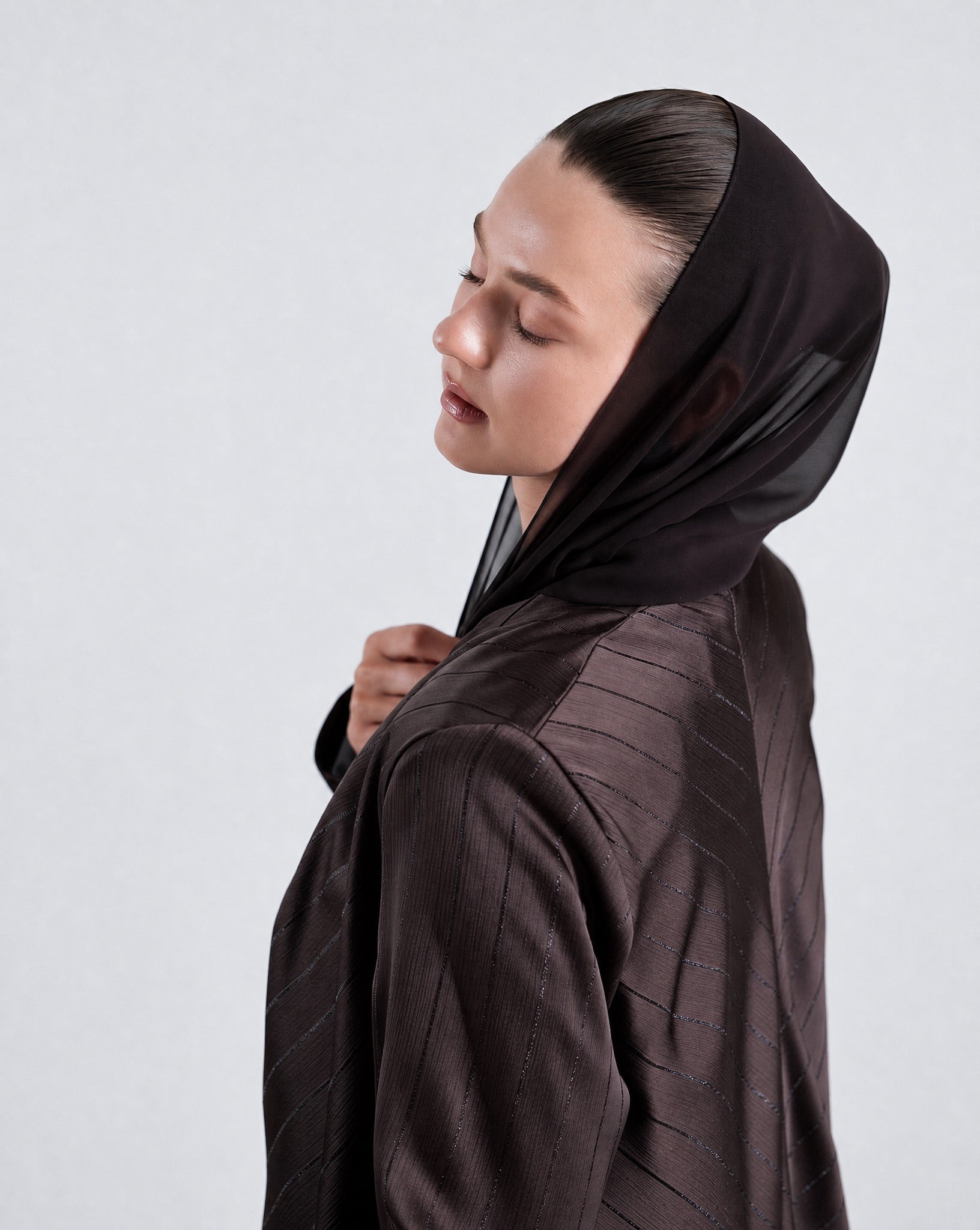 SS26STIT731 ABAYA - STITCH LABEL - MIRA Y MANO