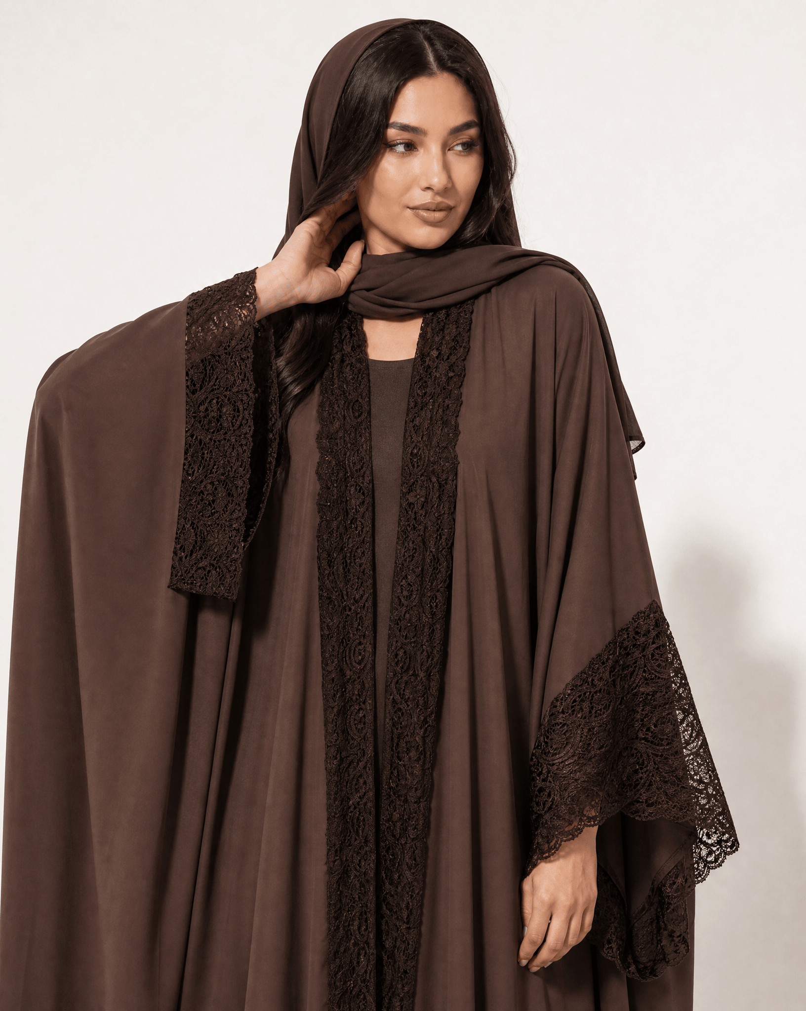 580SU - CH ABAYA - SUZAN MAZAFFAR - MIRA Y MANO