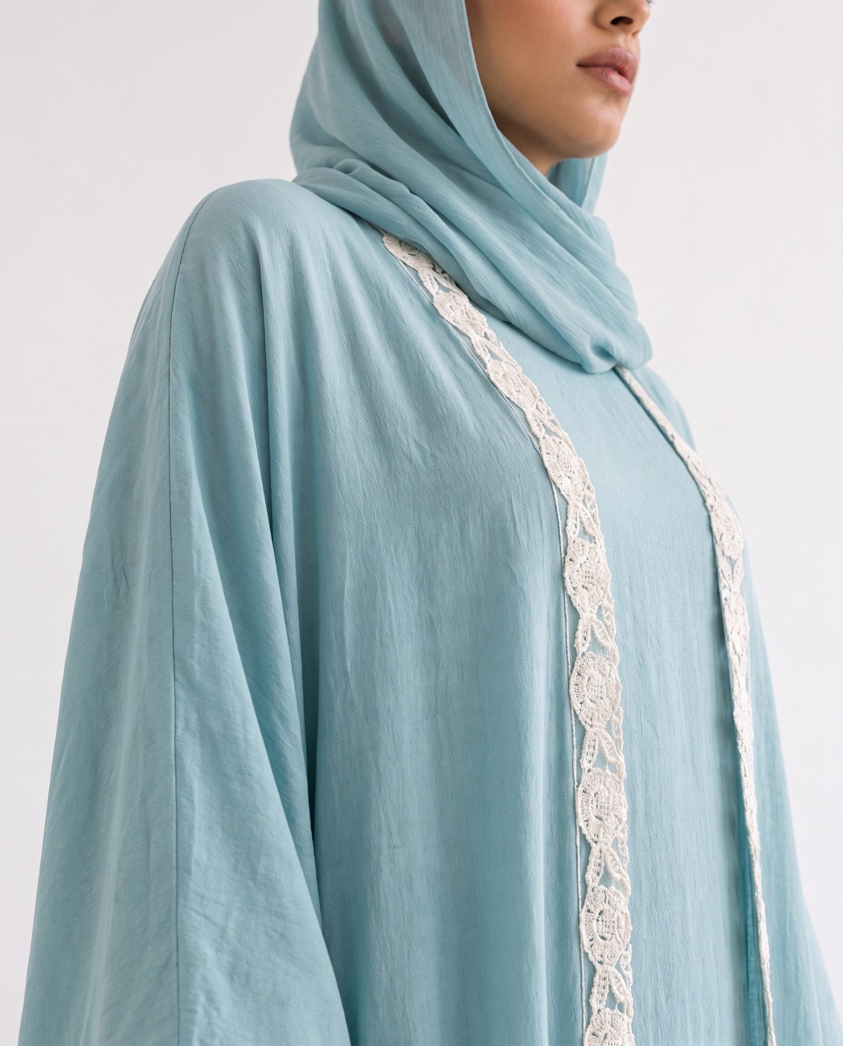 560SU-MA-Medium Aquamarine Abaya - SUZAN MUZAFFAR - MIRA Y MANO