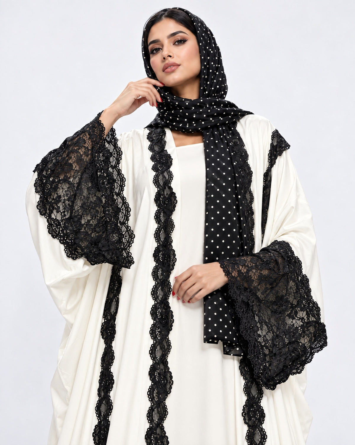 560SU-WH ABAYA - SUZAN MUZAFFAR - MIRA Y MANO