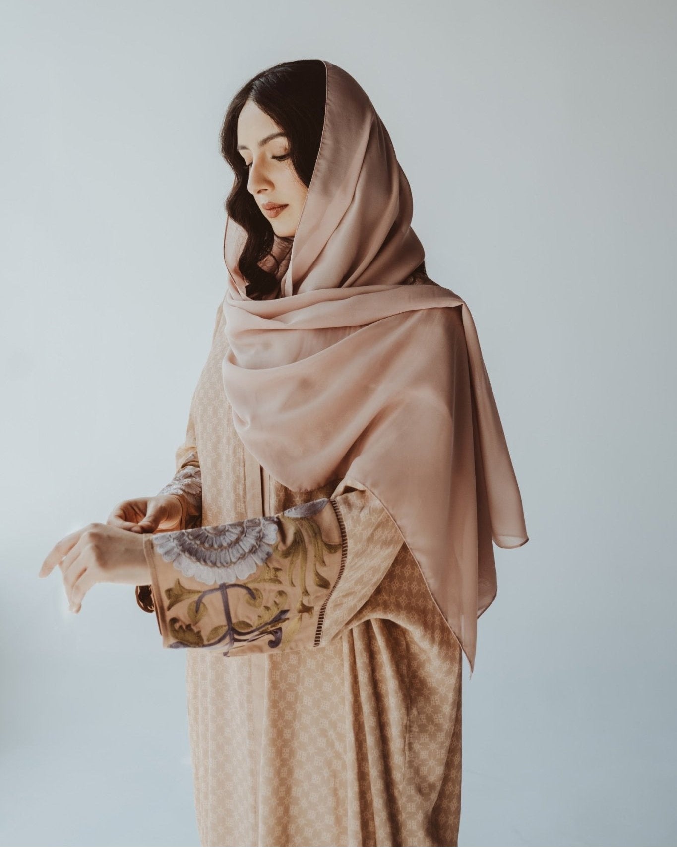BT6562 - C ABAYA - THE DRESSING ROOM - MIRA Y MANO