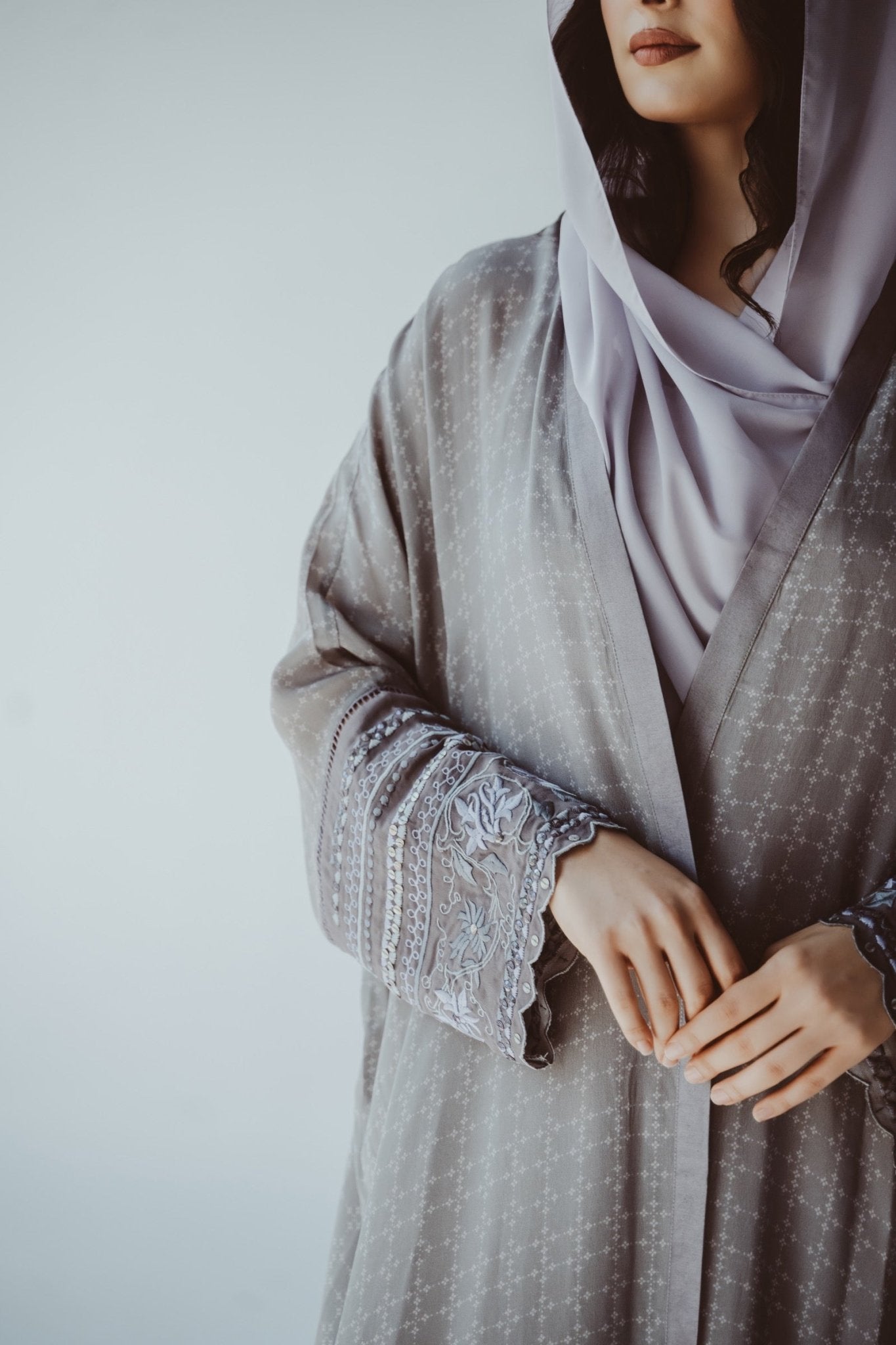 BT6562 - V ABAYA - THE DRESSING ROOM - MIRA Y MANO