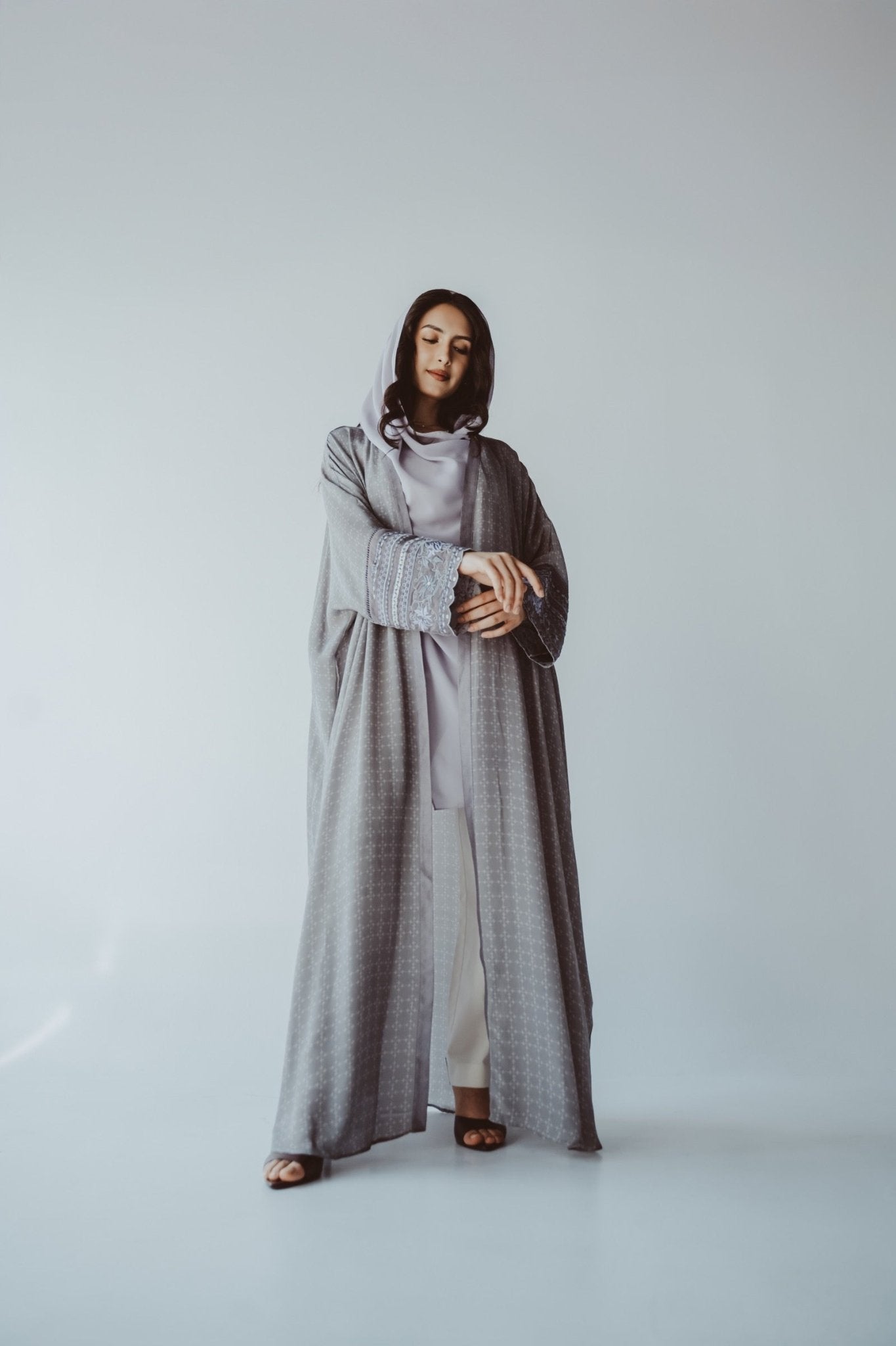 BT6562 - V ABAYA - THE DRESSING ROOM - MIRA Y MANO
