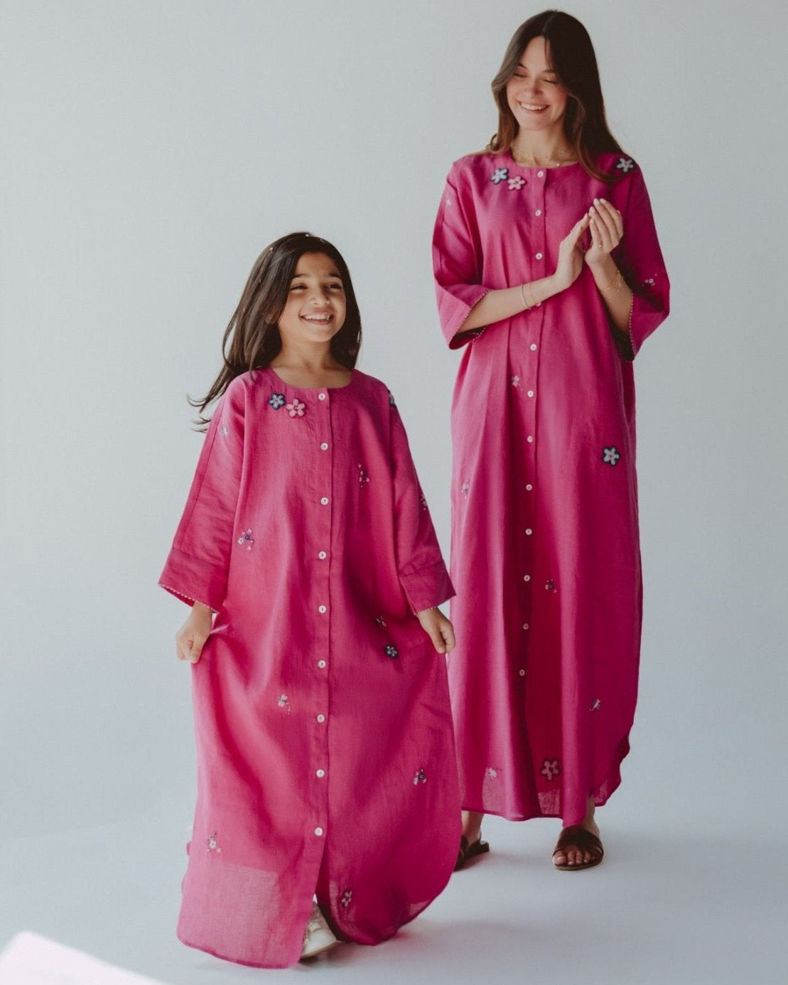 BT6578 - F JALABIAH - THE DRESSING ROOM - MIRA Y MANO