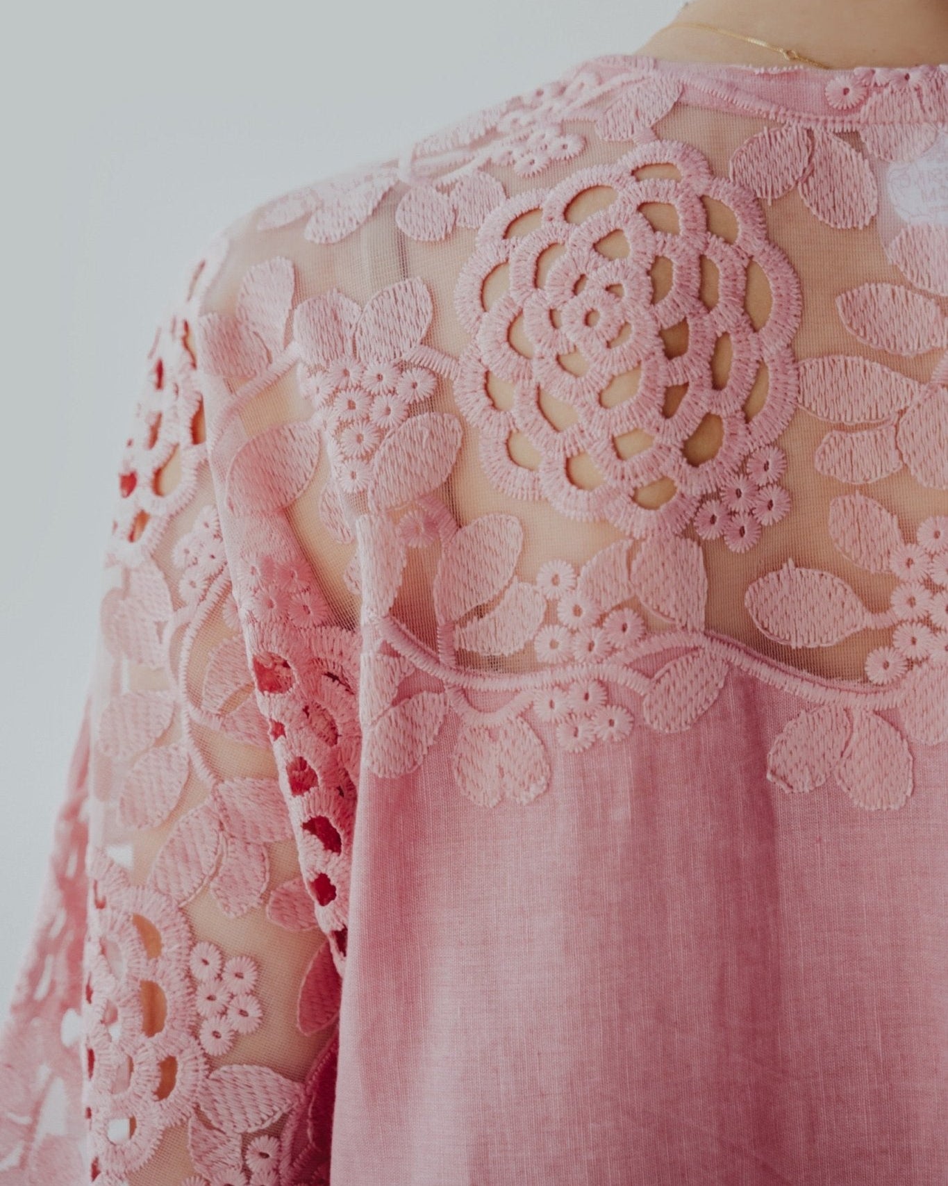 BT6586 - PI JALABIAH - THE DRESSING ROOM - MIRA Y MANO