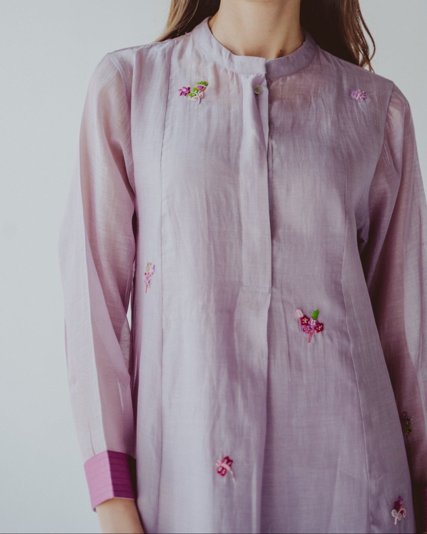 BT6588 - L JALABIAH - THE DRESSING ROOM - MIRA Y MANO