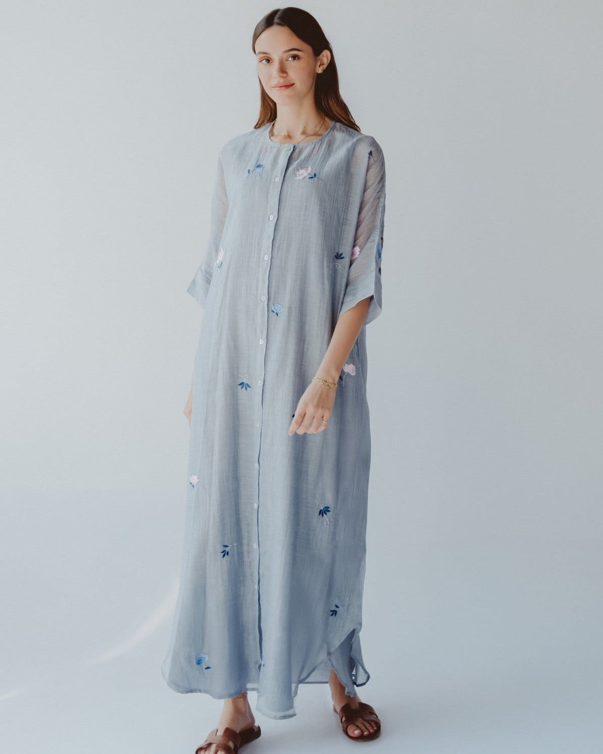 BT6591 - C JALABIAH - THE DRESSING ROOM - MIRA Y MANO