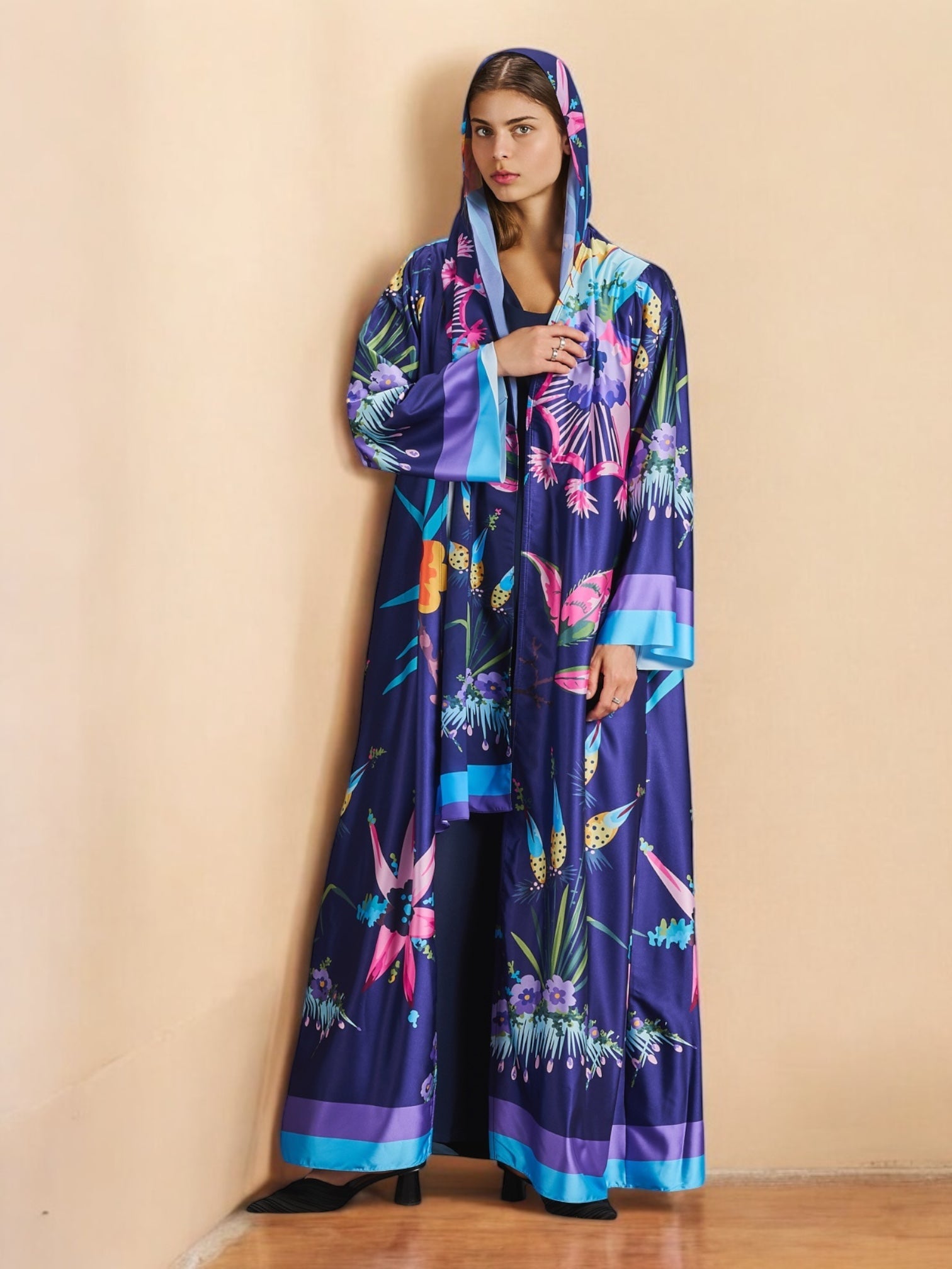RAMADAN25LOOKA15 ABAYA - THE ORPHIC - MIRA Y MANO