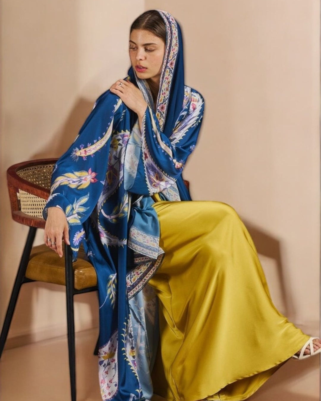 RAMADAN25LOOKA16 ABAYA - THE ORPHIC - MIRA Y MANO