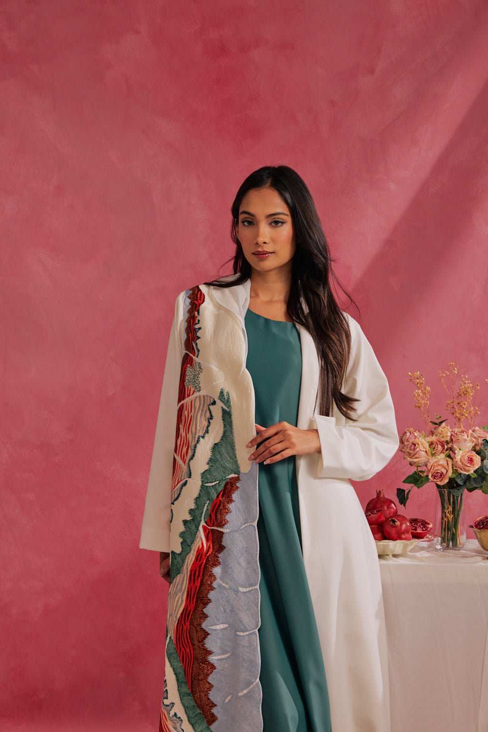 RAMADAN26LOOK01 ABAYA - THE ORPHIC - MIRA Y MANO