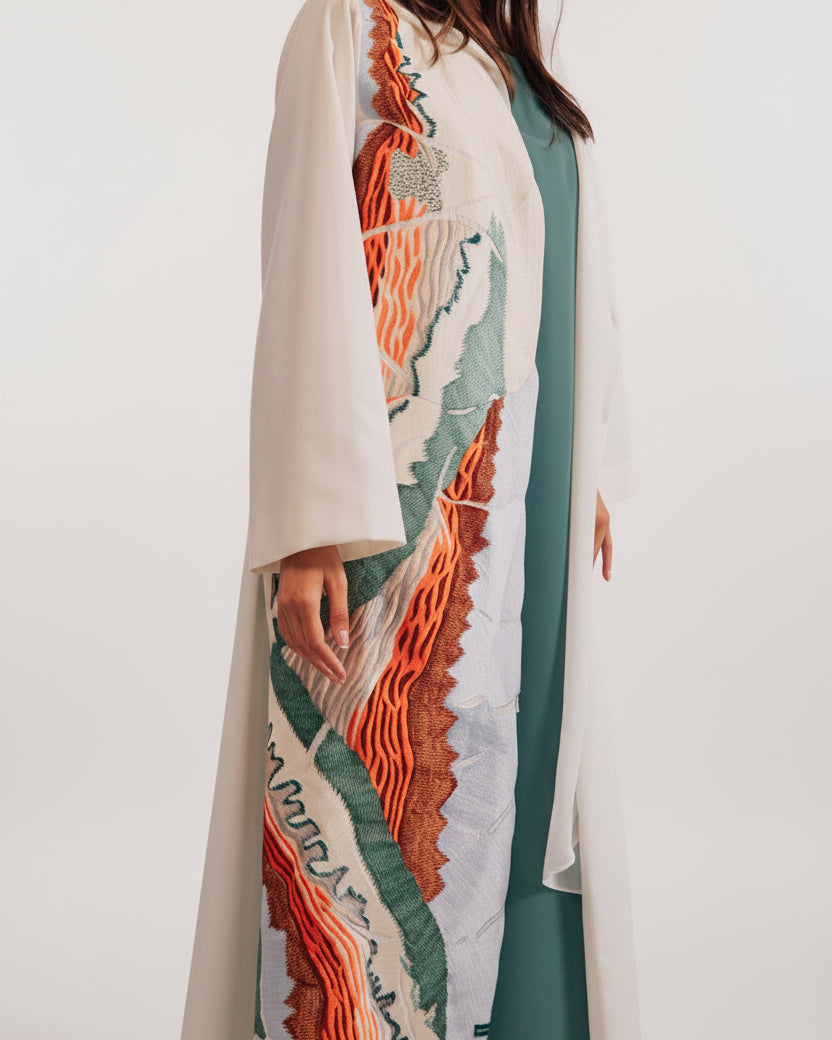 RAMADAN26LOOK01 ABAYA - THE ORPHIC - MIRA Y MANO