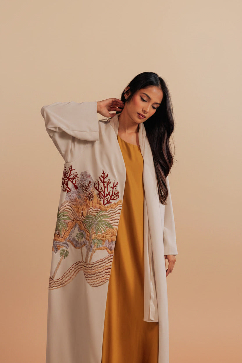 RAMADAN26LOOK02 ABAYA - THE ORPHIC - MIRA Y MANO