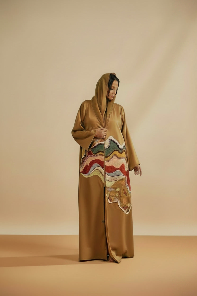 RAMADAN26LOOK03 ABAYA - THE ORPHIC - MIRA Y MANO