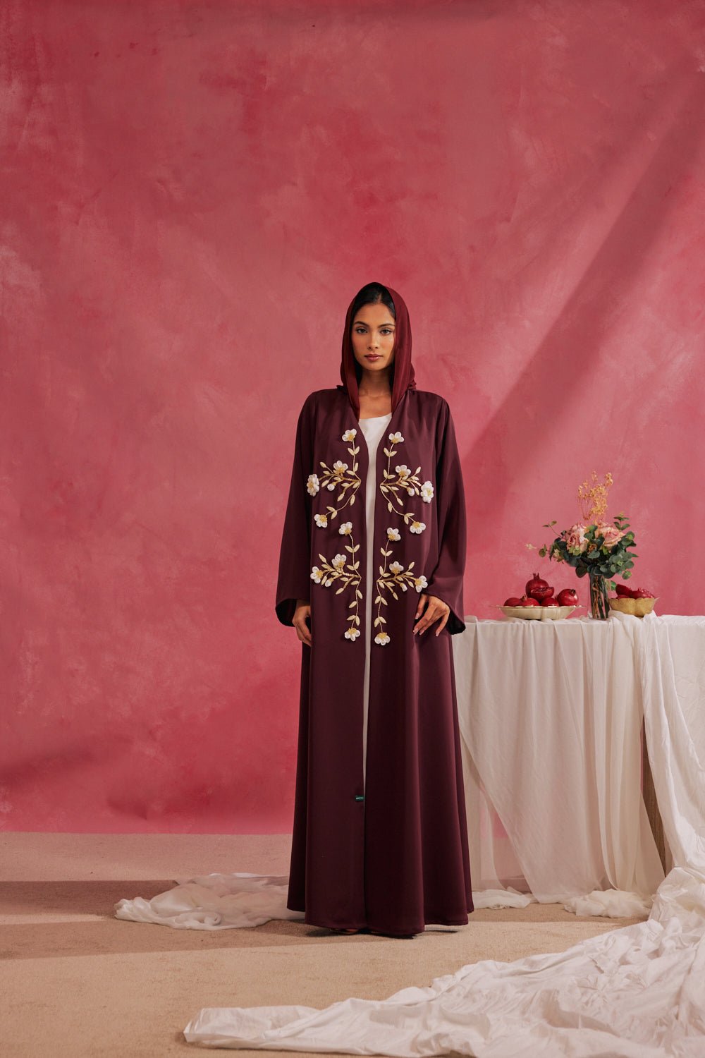 RAMADAN26LOOK04 ABAYA - THE ORPHIC - MIRA Y MANO