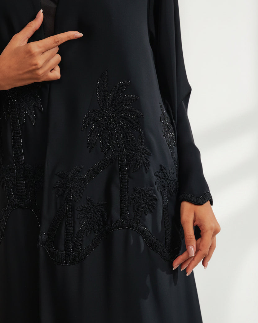 RAMADAN26LOOK06 ABAYA - THE ORPHIC - MIRA Y MANO