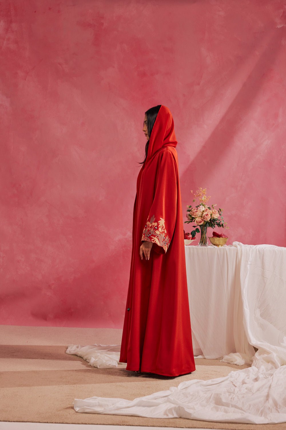 RAMADAN26LOOK07 ABAYA - THE ORPHIC - MIRA Y MANO