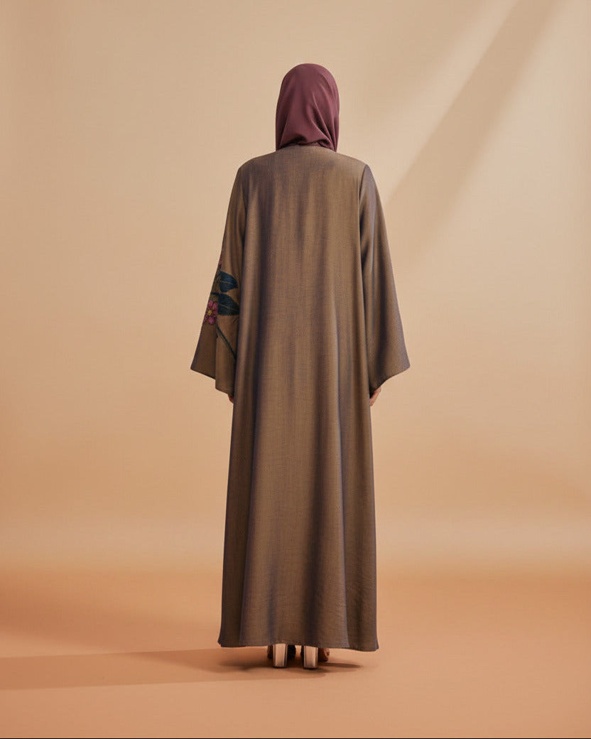 RAMADAN26LOOK09 ABAYA - THE ORPHIC - MIRA Y MANO
