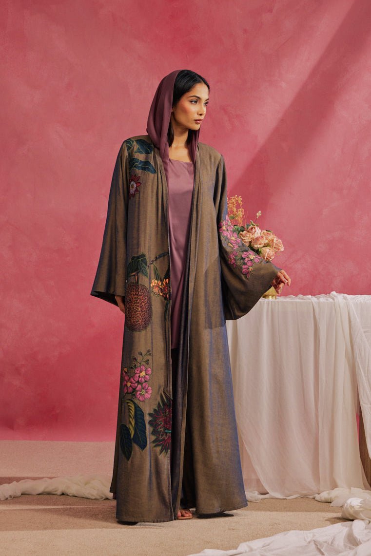 RAMADAN26LOOK09 ABAYA - THE ORPHIC - MIRA Y MANO