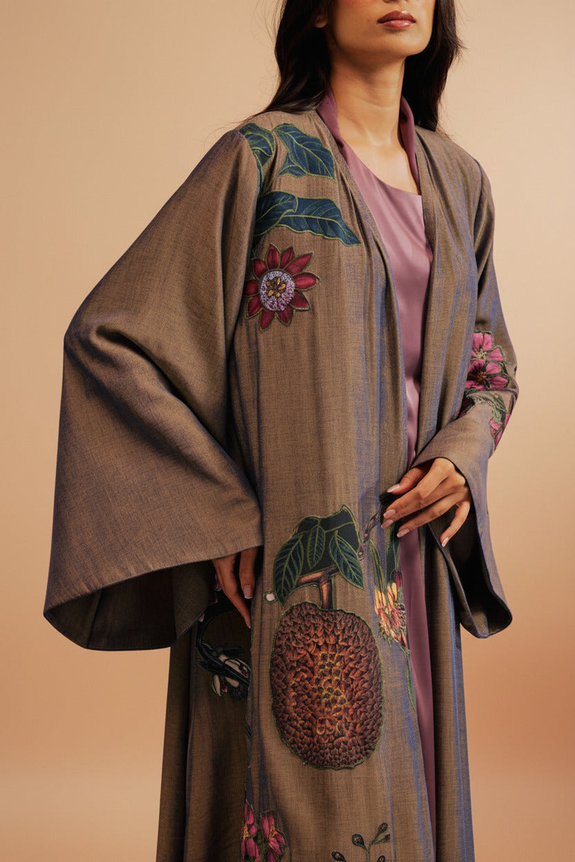 RAMADAN26LOOK09 ABAYA - THE ORPHIC - MIRA Y MANO