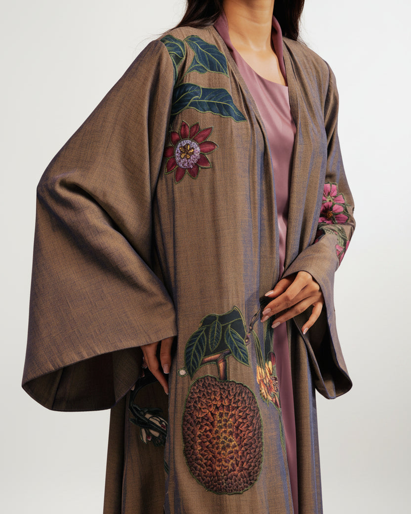 RAMADAN26LOOK09 ABAYA - THE ORPHIC - MIRA Y MANO