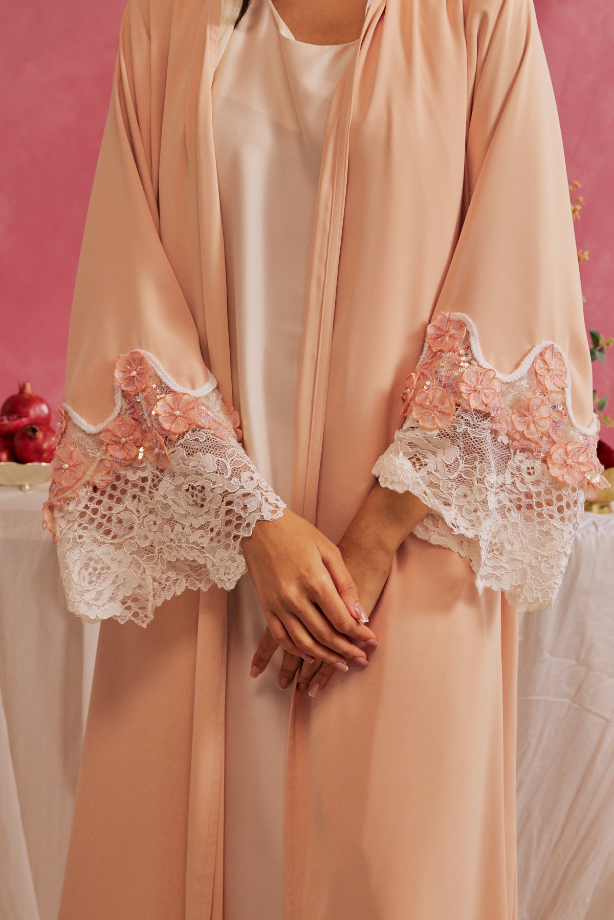 RAMADAN26LOOK15 ABAYA - THE ORPHIC - MIRA Y MANO