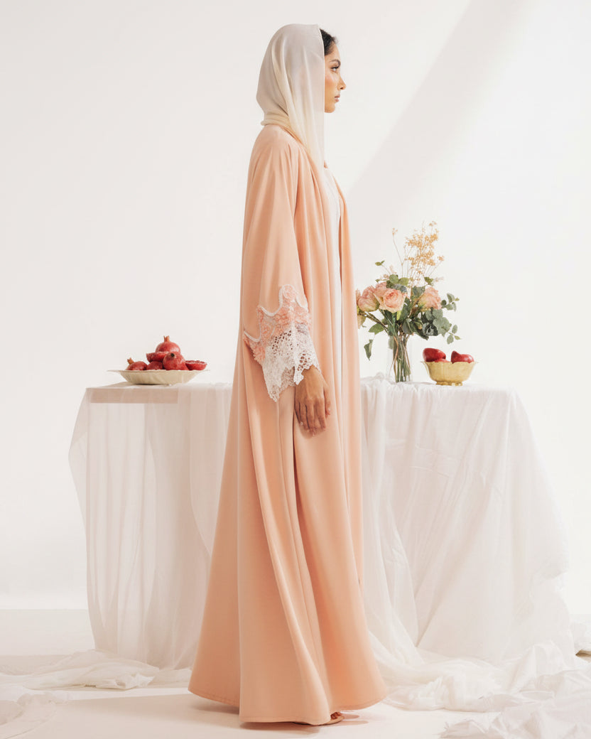 RAMADAN26LOOK15 ABAYA - THE ORPHIC - MIRA Y MANO