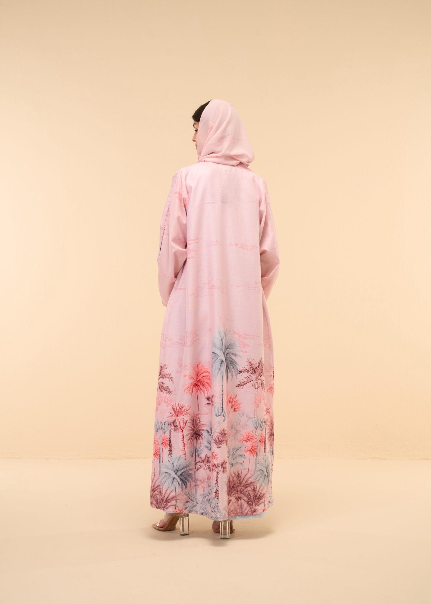 SUMMER25LOOK03 ABAYA - THE ORPHIC - MIRA Y MANO