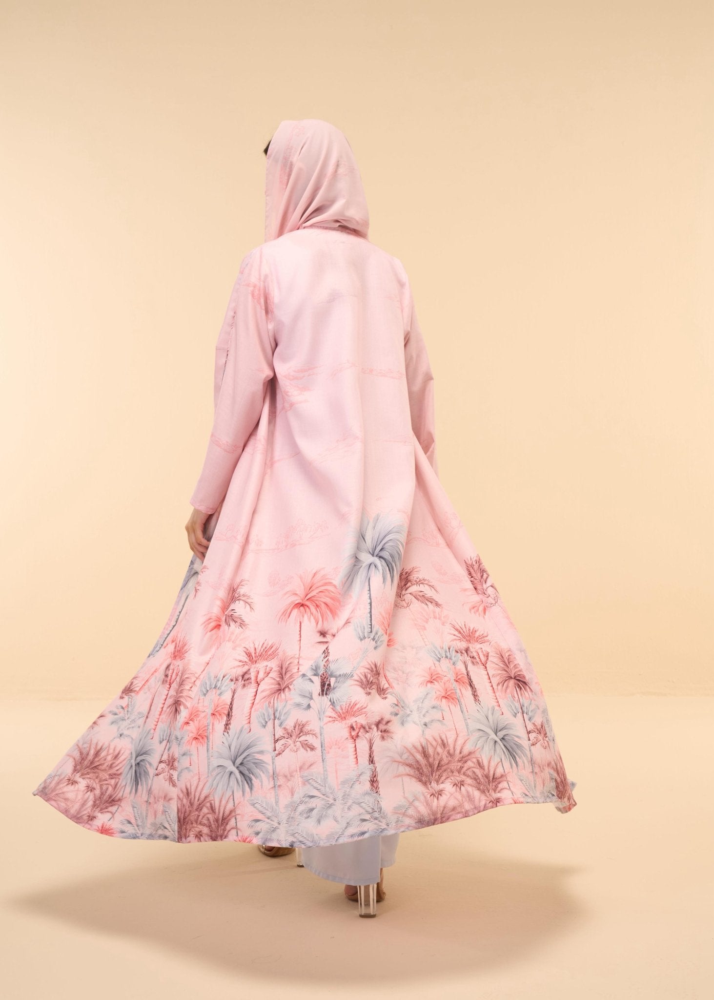 SUMMER25LOOK03 ABAYA - THE ORPHIC - MIRA Y MANO