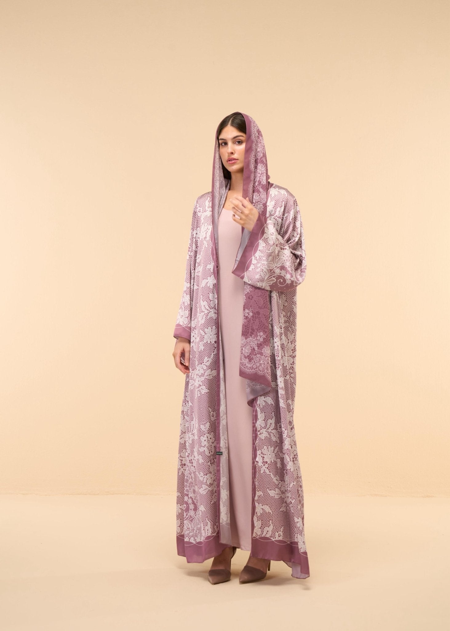 SUMMER25LOOK11 ABAYA - THE ORPHIC - MIRA Y MANO