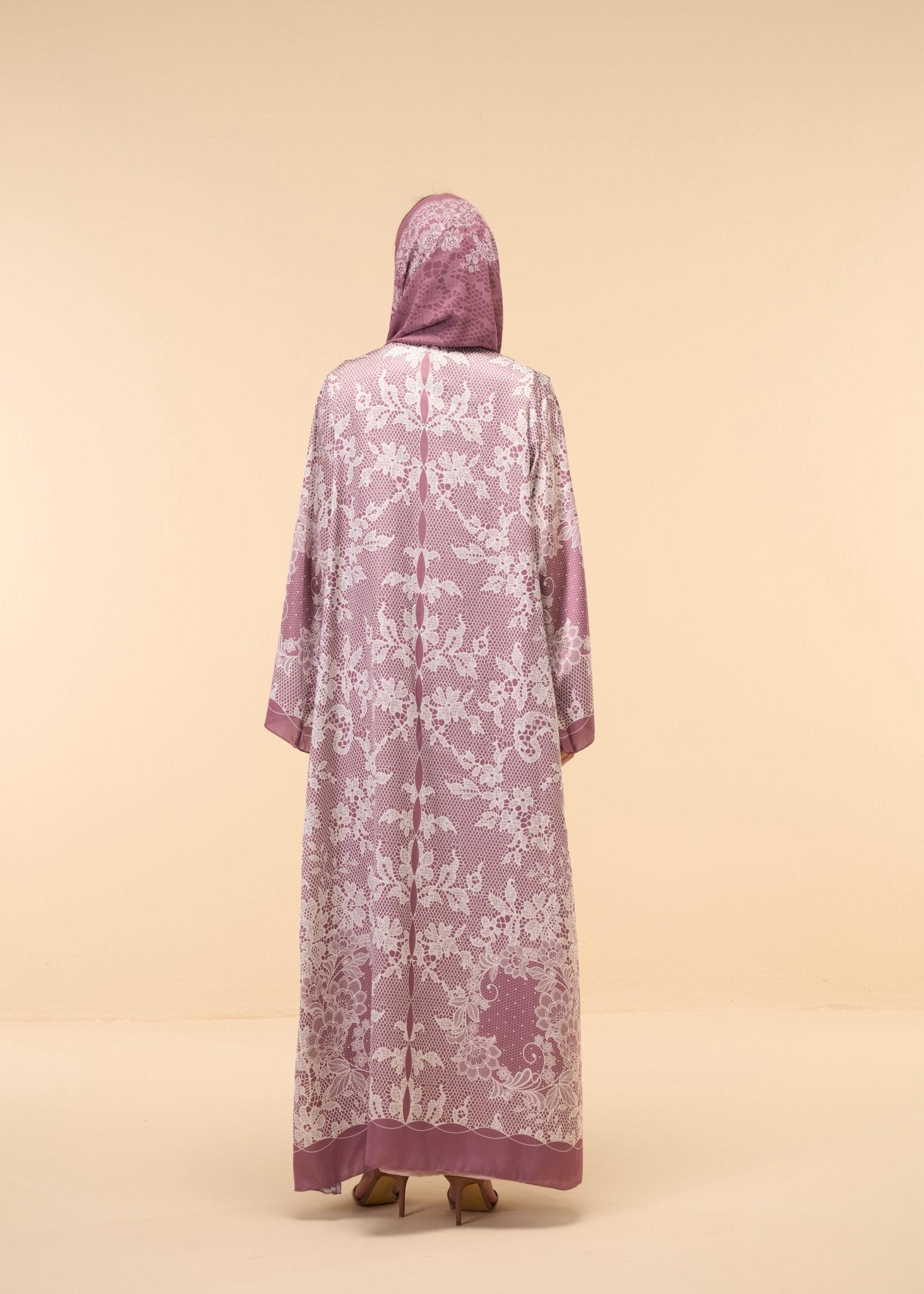 SUMMER25LOOK11 ABAYA - THE ORPHIC - MIRA Y MANO