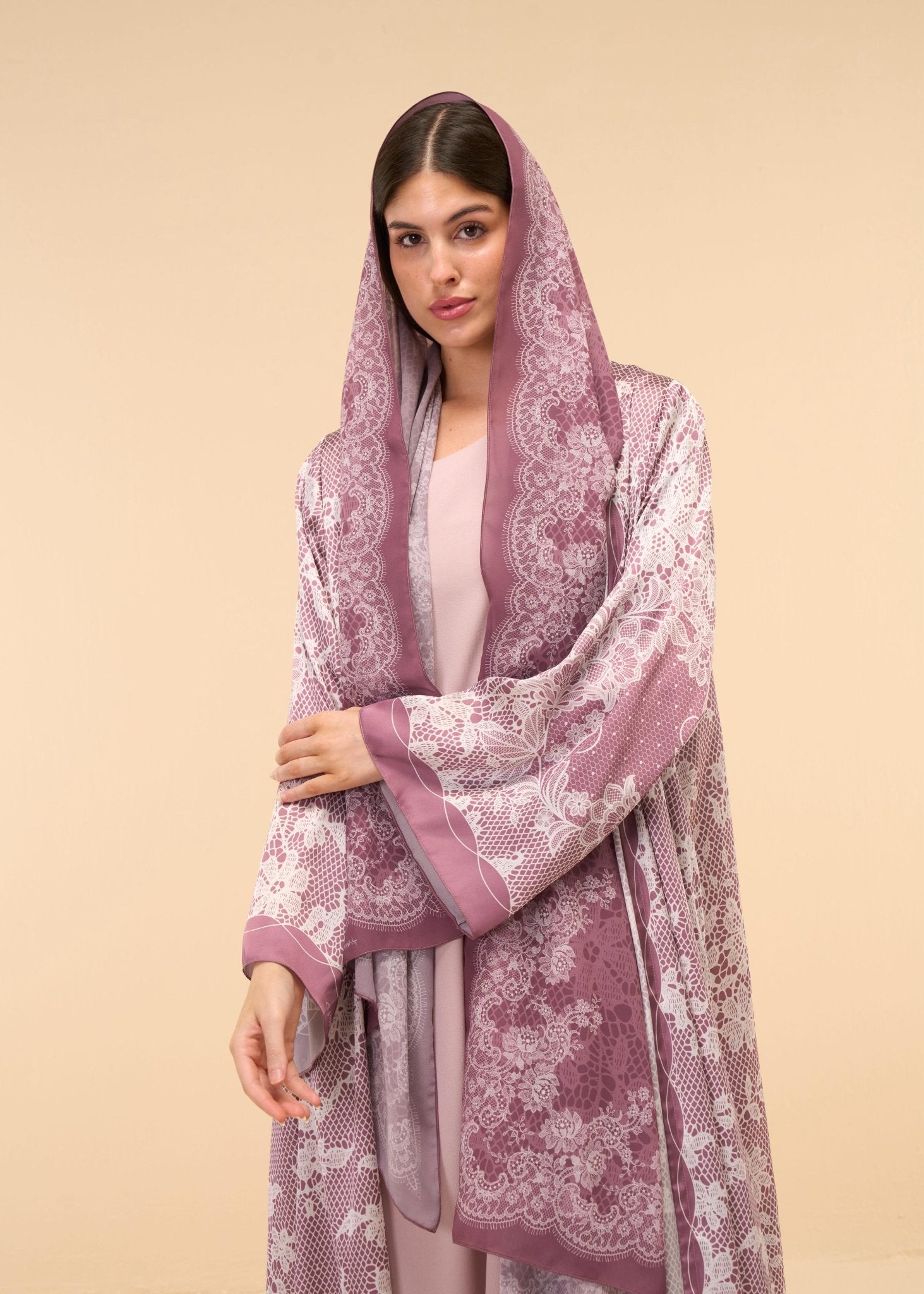 SUMMER25LOOK11 ABAYA - THE ORPHIC - MIRA Y MANO
