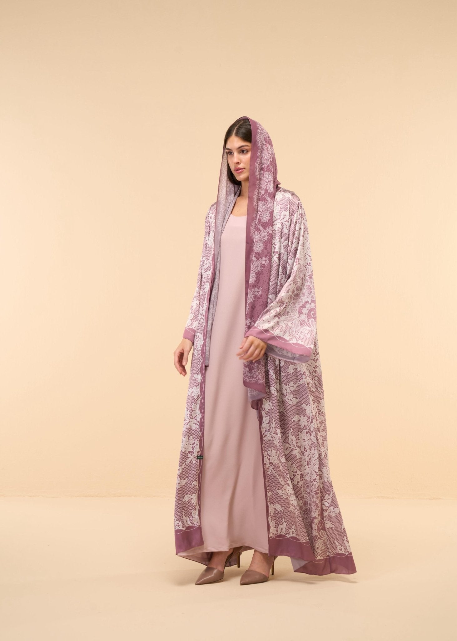 SUMMER25LOOK11 ABAYA - THE ORPHIC - MIRA Y MANO