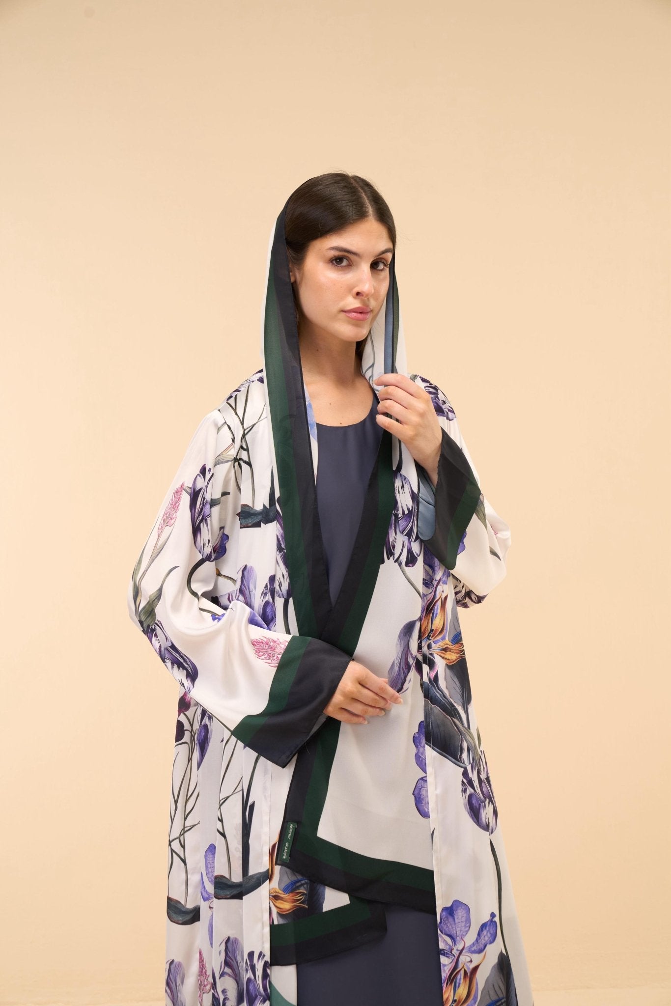 SUMMER25LOOK12 ABAYA - THE ORPHIC - MIRA Y MANO