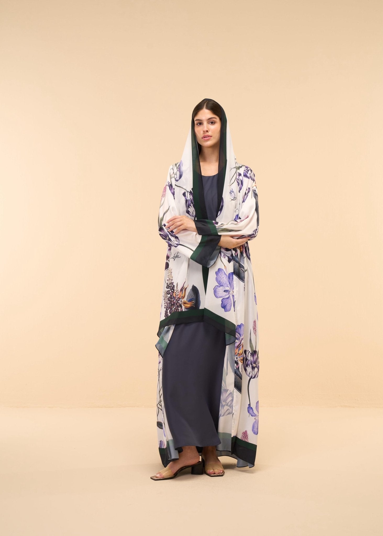 SUMMER25LOOK12 ABAYA - THE ORPHIC - MIRA Y MANO