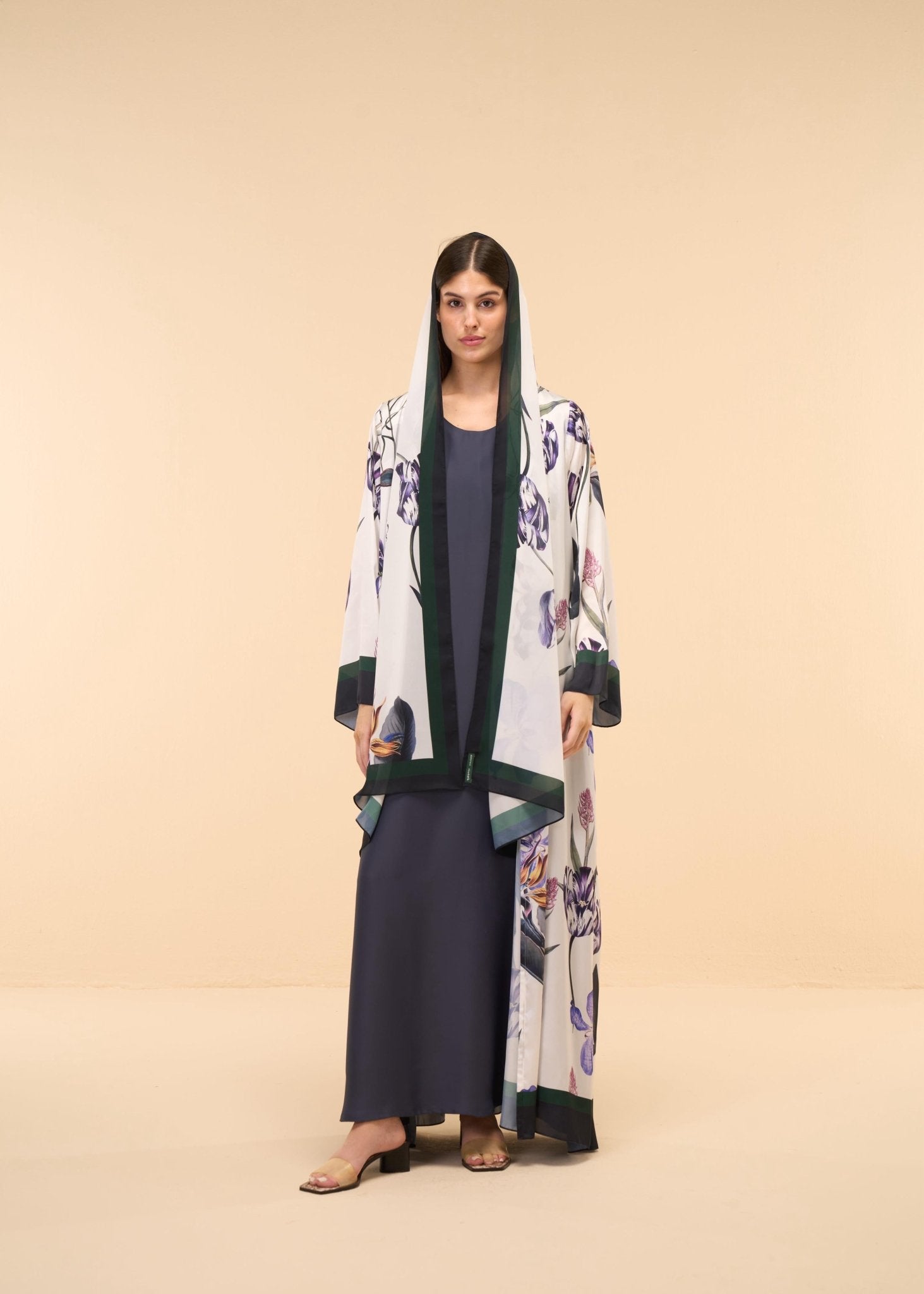 SUMMER25LOOK12 ABAYA - THE ORPHIC - MIRA Y MANO