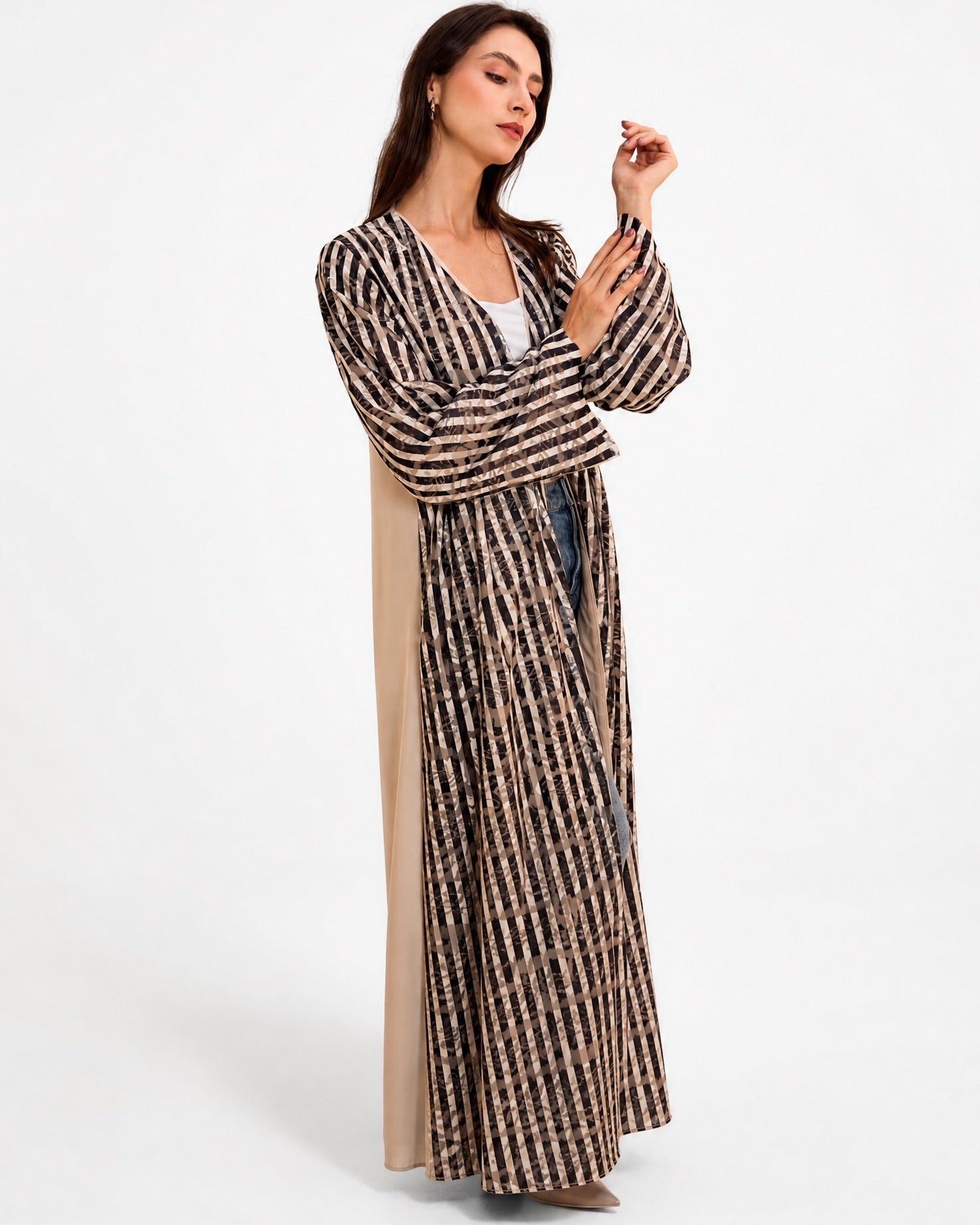 SUMMER26LOOK07 - Beige Crepe Abaya - THE ORPHIC - MIRA Y MANO