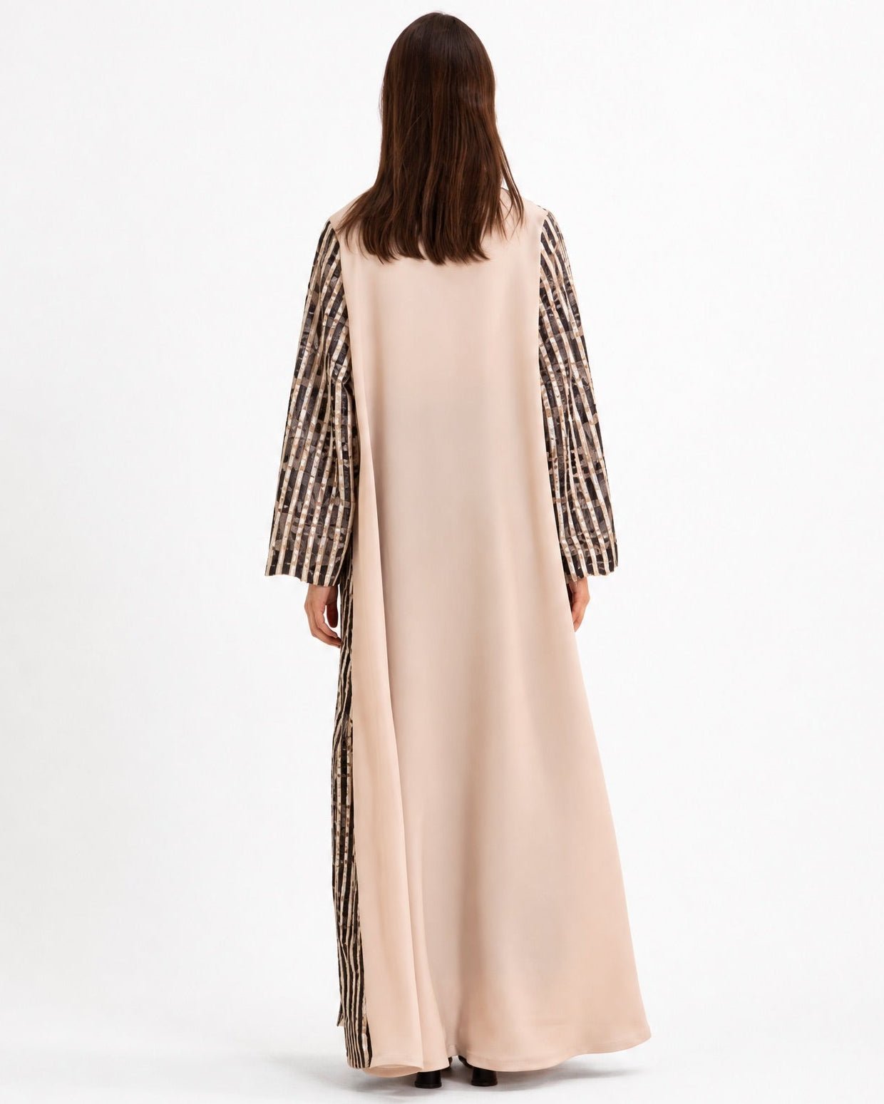 SUMMER26LOOK07 - Beige Crepe Abaya - THE ORPHIC - MIRA Y MANO